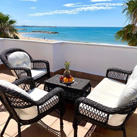 House In Front Of The Beach With Sea View Камбрильс Экстерьер фото